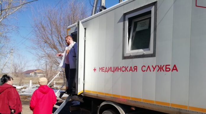 Жителей обследовали на мобильном флюорографе